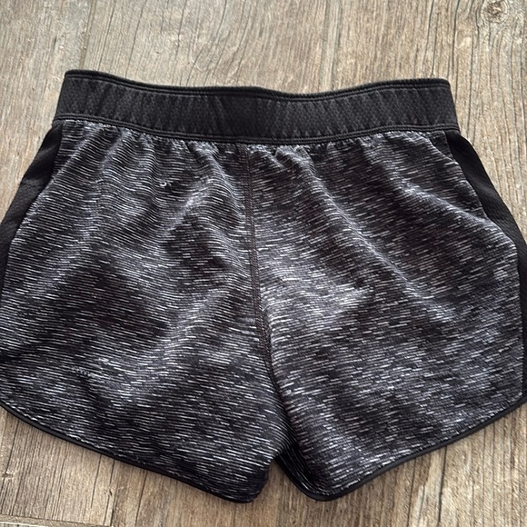 Reebok women’s athletic shorts xs - Picture 4 of 5